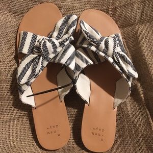 NWOT women’s a new day sandals slides